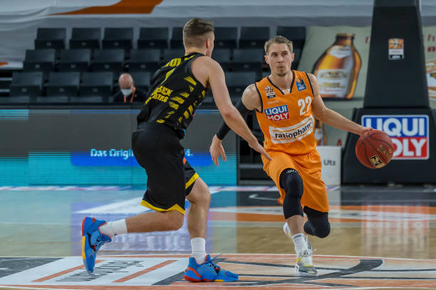 撤拿球的战 撤拿球的战